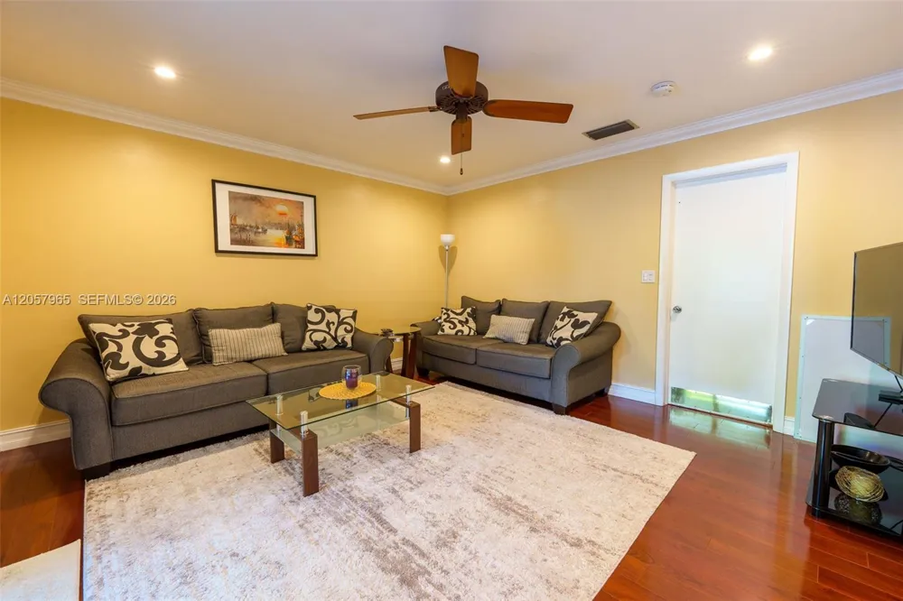 740 Ridgewood Ln Plantation, FL 33317