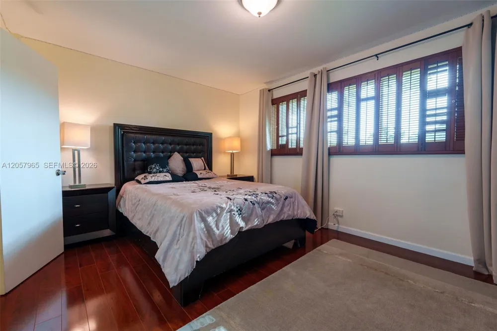 740 Ridgewood Ln Plantation, FL 33317