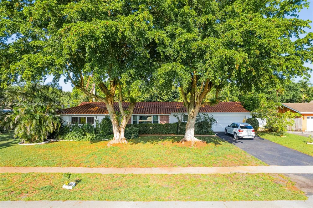 740 Ridgewood Ln Plantation, FL 33317