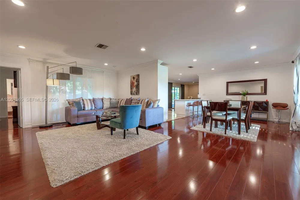 740 Ridgewood Ln Plantation, FL 33317