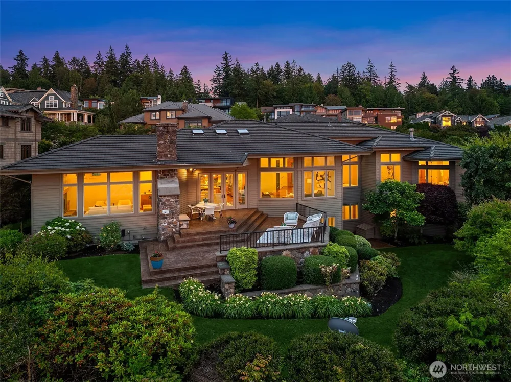 3052 NE Harrison Street Issaquah, WA 98029