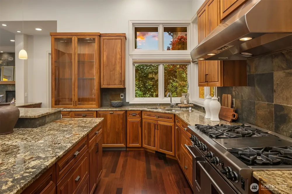 3052 NE Harrison Street Issaquah, WA 98029