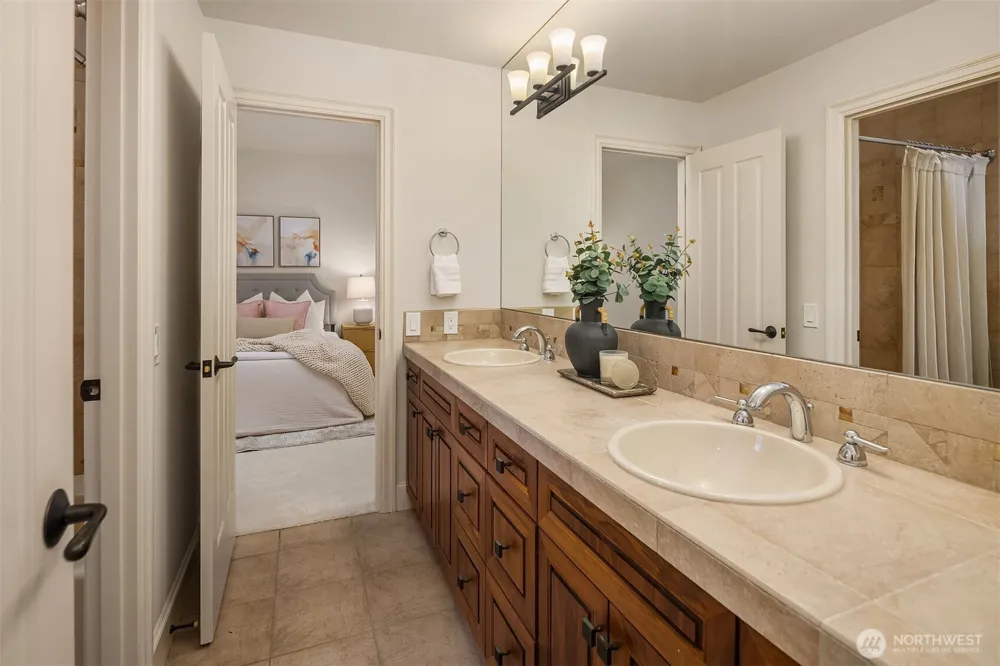 3052 NE Harrison Street Issaquah, WA 98029