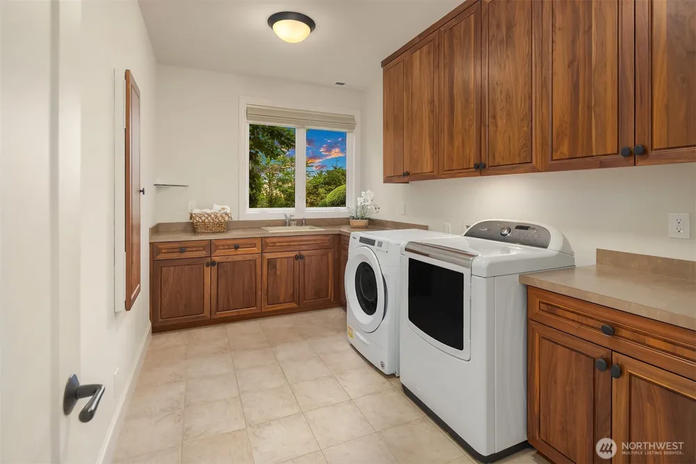 3052 NE Harrison Street Issaquah, WA 98029