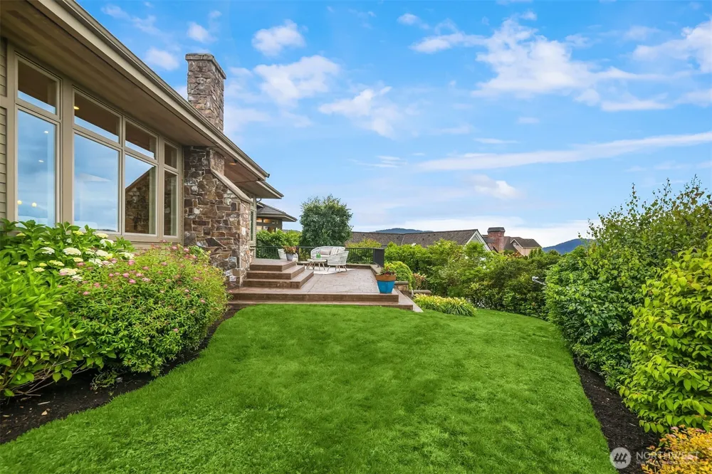 3052 NE Harrison Street Issaquah, WA 98029