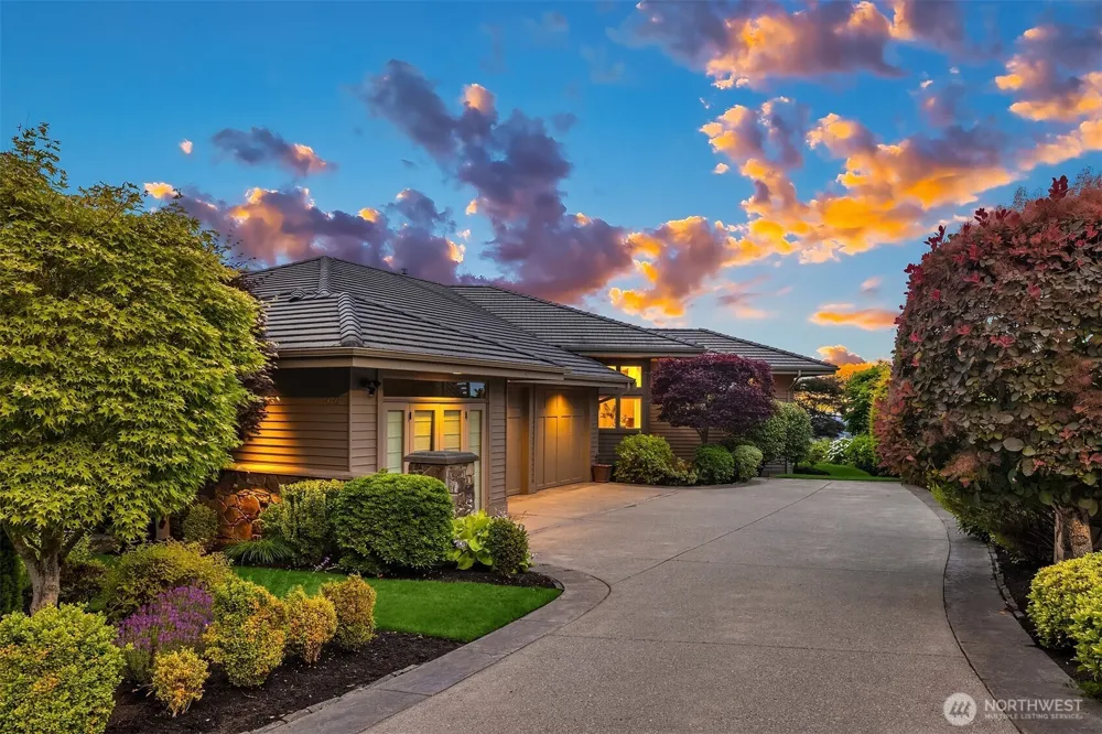 3052 NE Harrison Street Issaquah, WA 98029