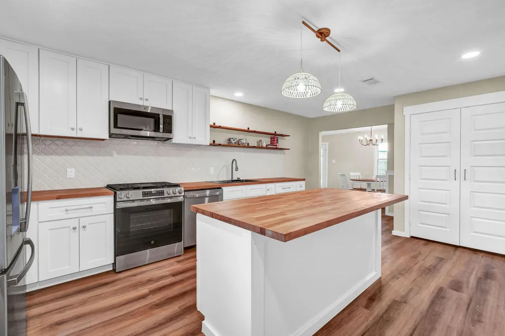 5438 Novak Court Danbury, TX 77534