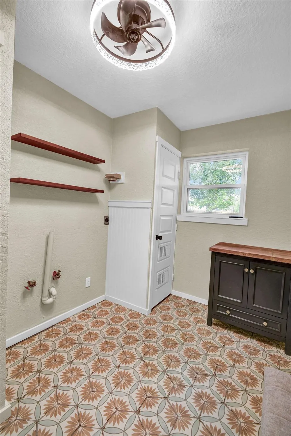 5438 Novak Court Danbury, TX 77534