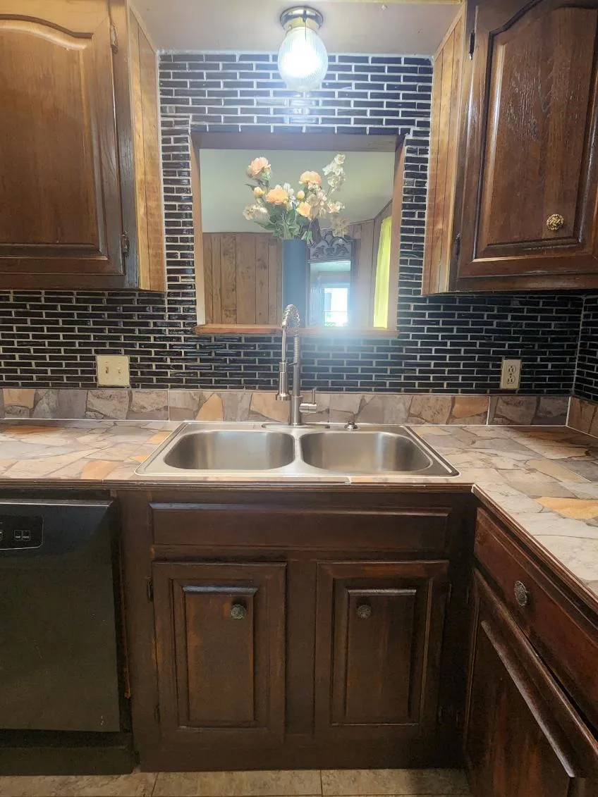 465 Pecan Onalaska, TX 77360