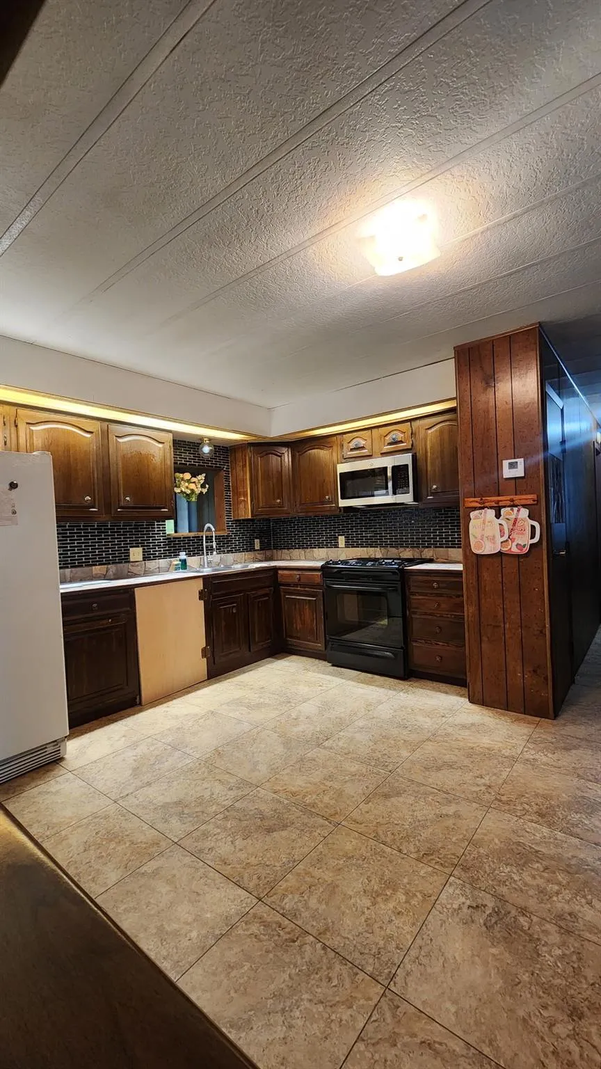 465 Pecan Onalaska, TX 77360