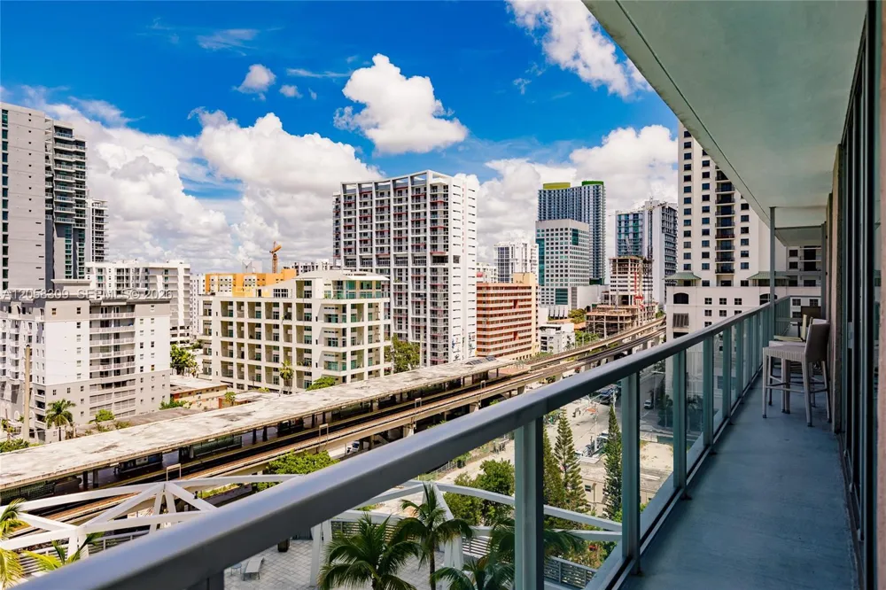 1111 SW 1 AV #1414-N Miami, FL 33130