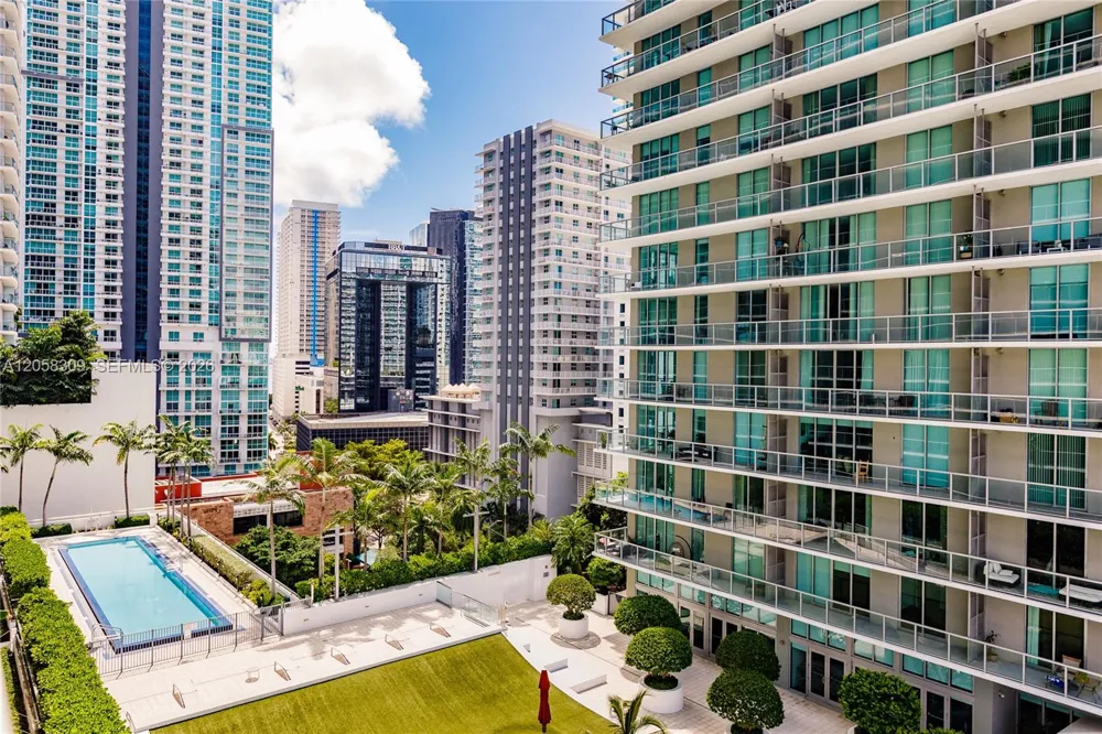 1111 SW 1 AV #1414-N Miami, FL 33130