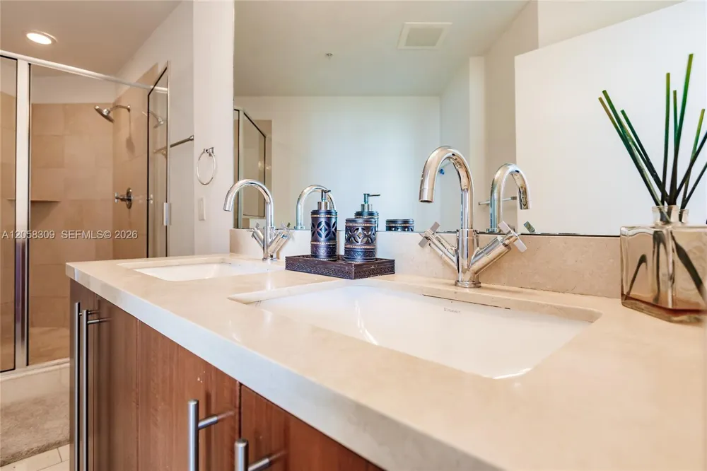 1111 SW 1 AV #1414-N Miami, FL 33130