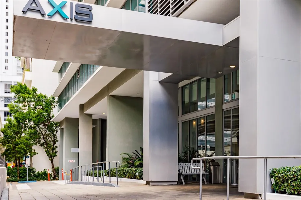 1111 SW 1 AV #1414-N Miami, FL 33130