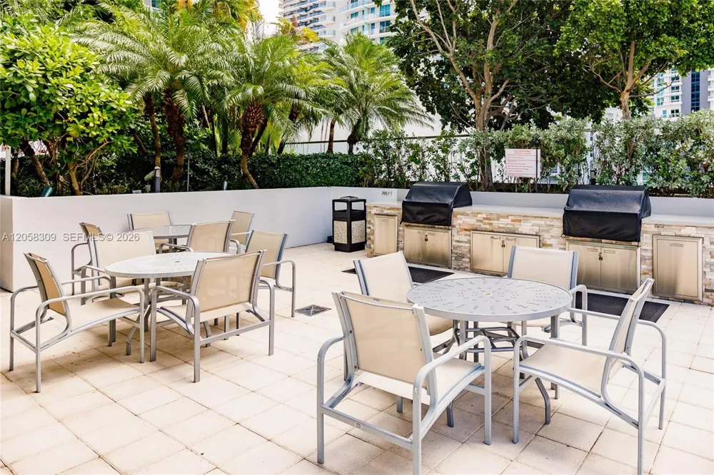 1111 SW 1 AV #1414-N Miami, FL 33130