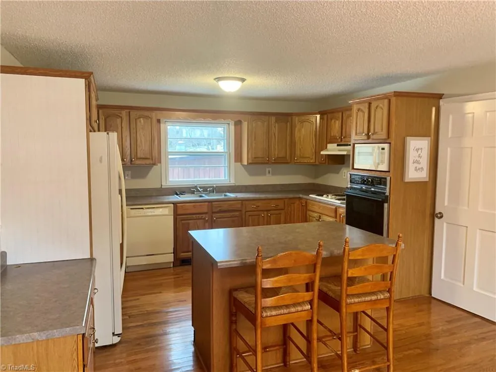 5879 Stanley Huff Road Summerfield, NC 27358