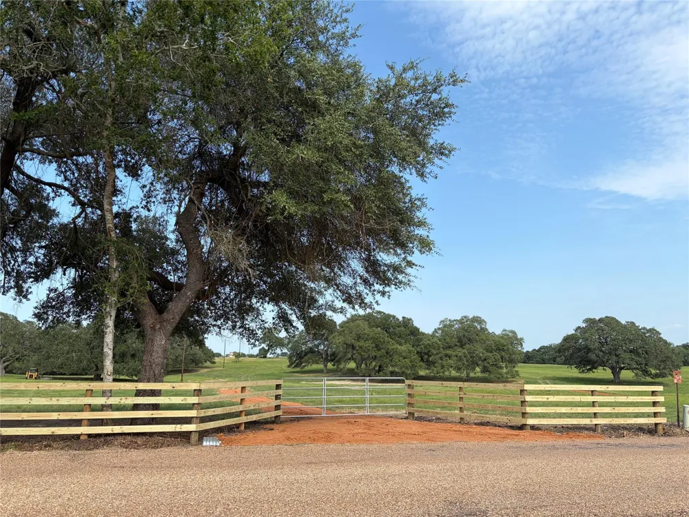 401 Knezek Road Flatonia, TX 78941