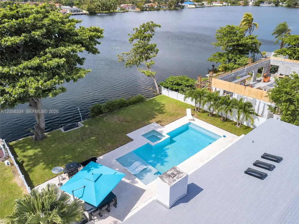 20950 NE 25th Ct Miami, FL 33180