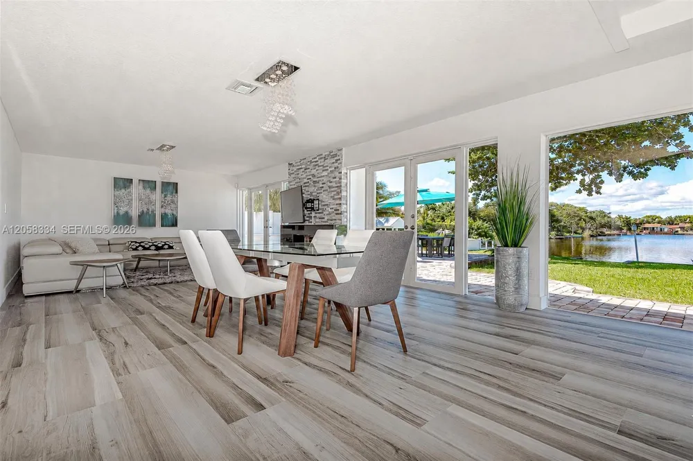 20950 NE 25th Ct Miami, FL 33180