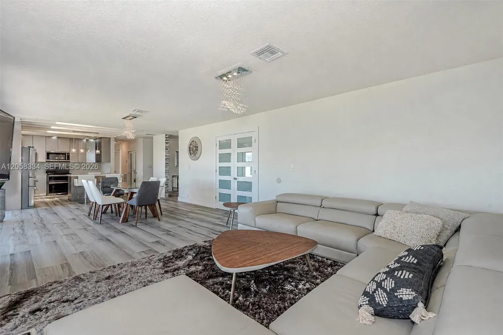 20950 NE 25th Ct Miami, FL 33180