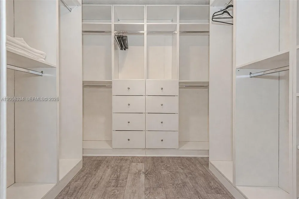 20950 NE 25th Ct Miami, FL 33180