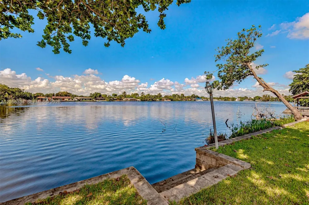 20950 NE 25th Ct Miami, FL 33180