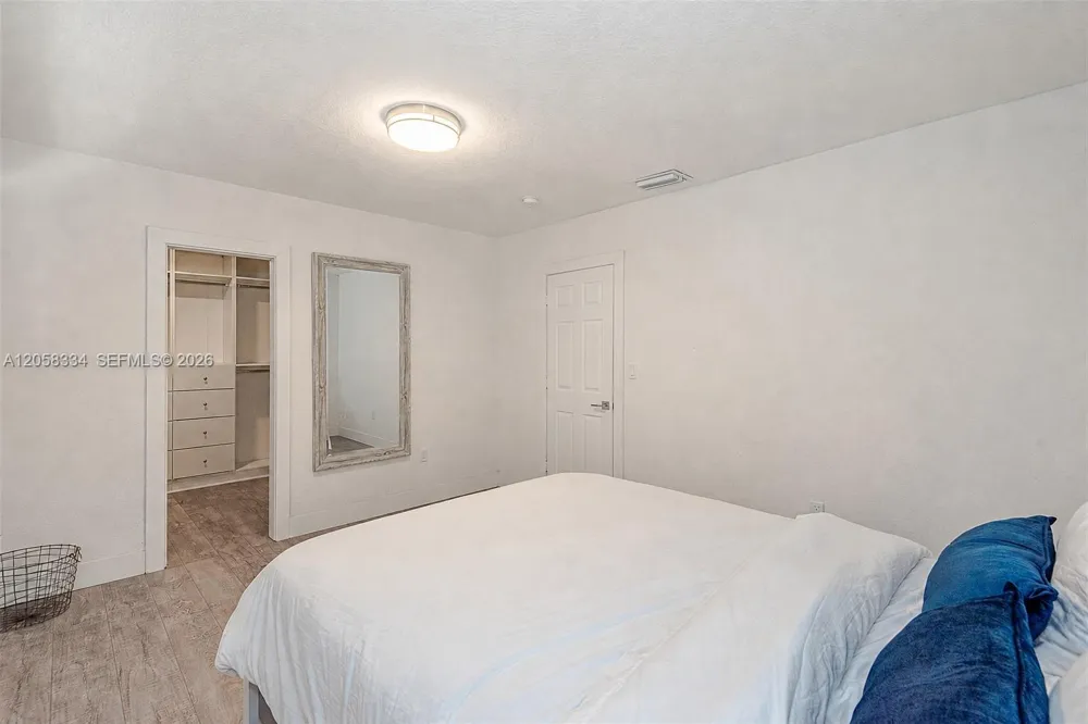 20950 NE 25th Ct Miami, FL 33180