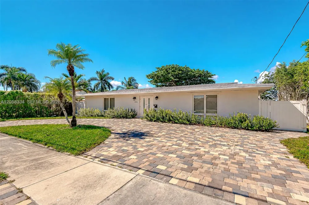 20950 NE 25th Ct Miami, FL 33180