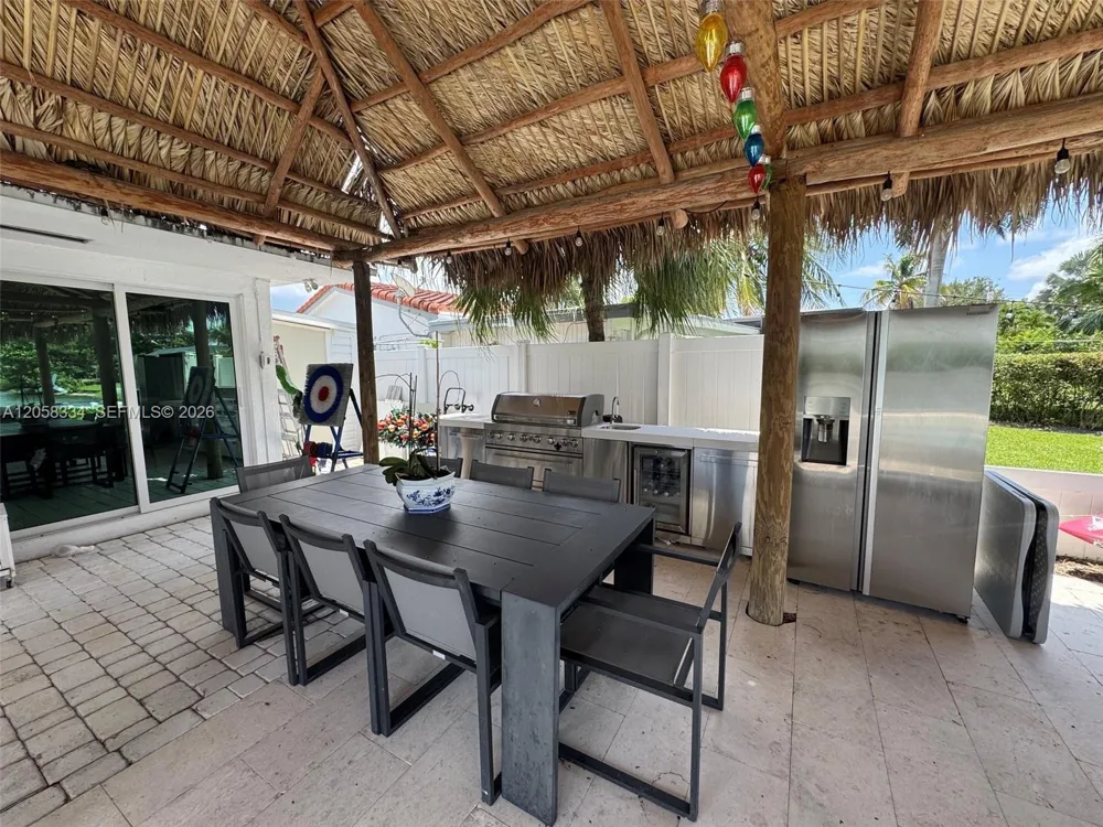 20950 NE 25th Ct Miami, FL 33180