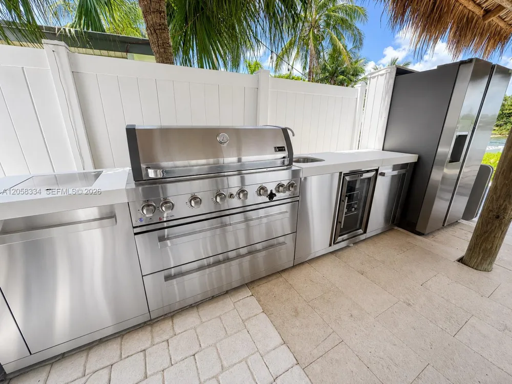 20950 NE 25th Ct Miami, FL 33180