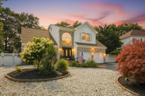 1117 S Maplecrest Court