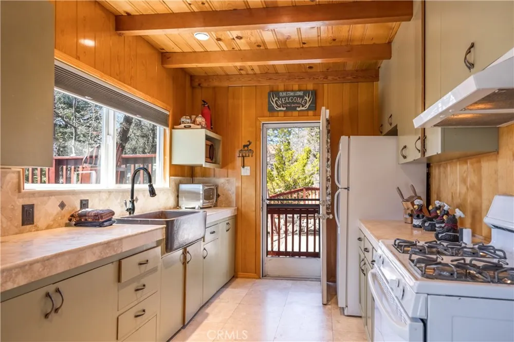 43656 Ridge Crest Big Bear Lake, CA 92315