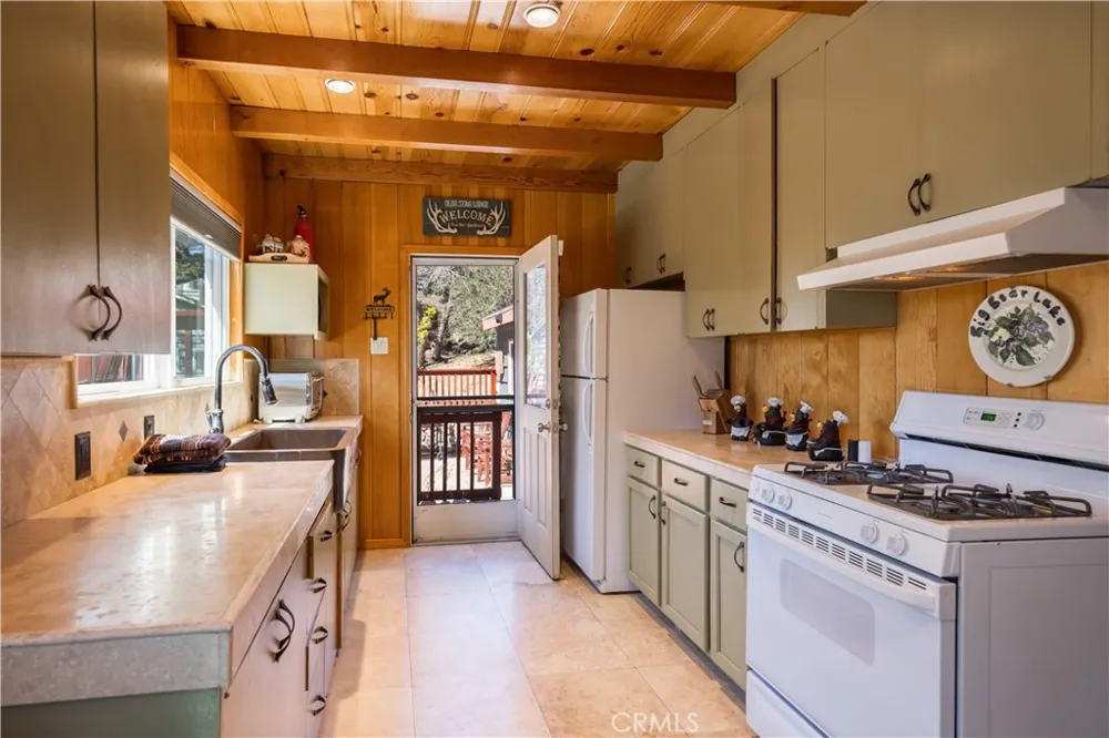 43656 Ridge Crest Big Bear Lake, CA 92315