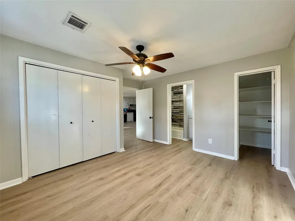 817 Valderas Street Angleton, TX 77515