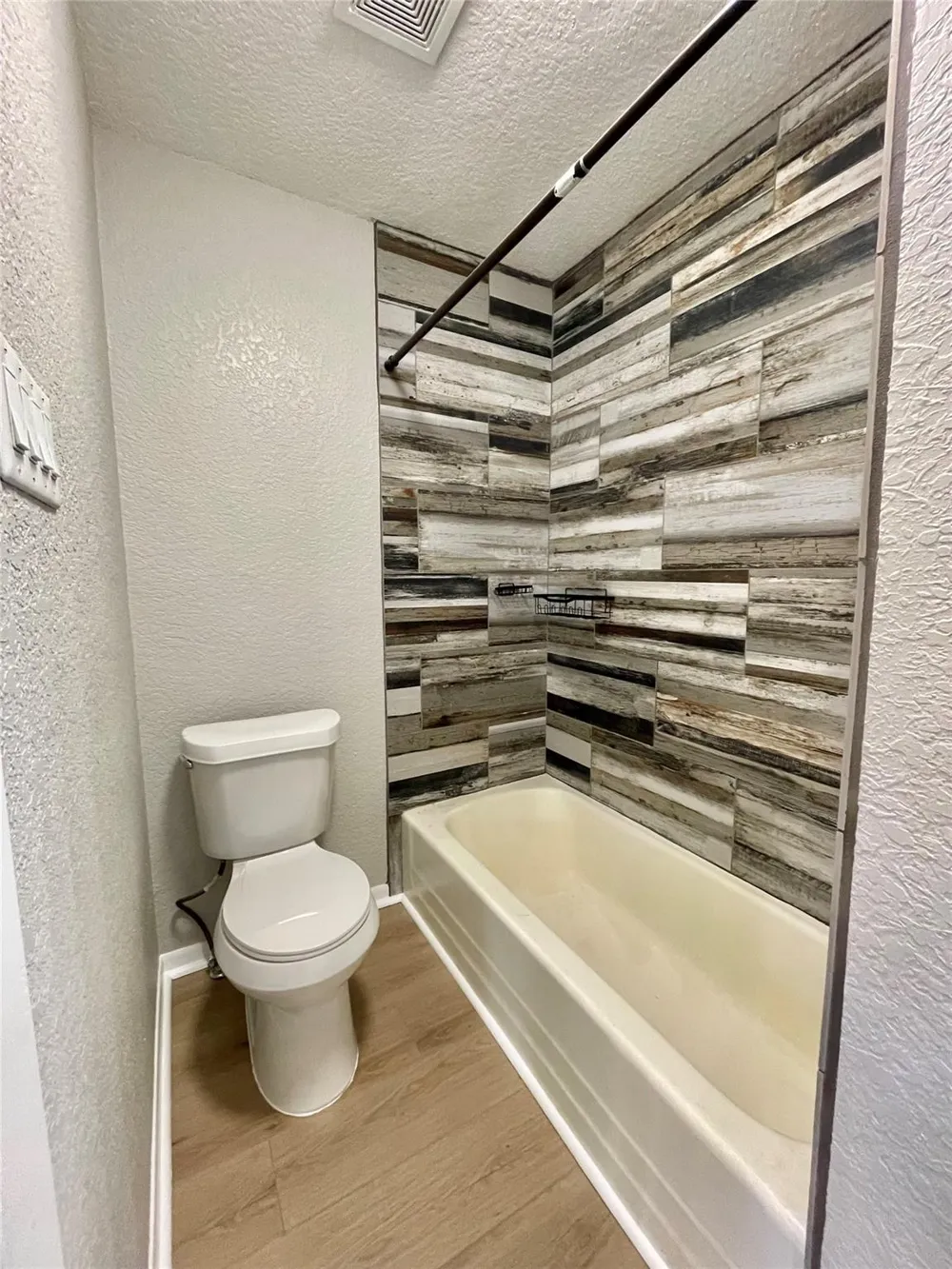 817 Valderas Street Angleton, TX 77515