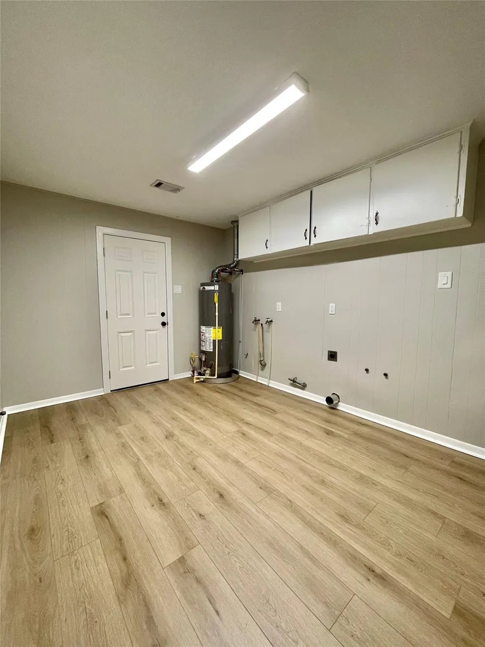 817 Valderas Street Angleton, TX 77515