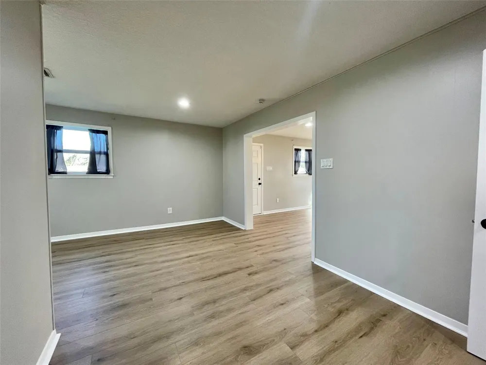 817 Valderas Street Angleton, TX 77515