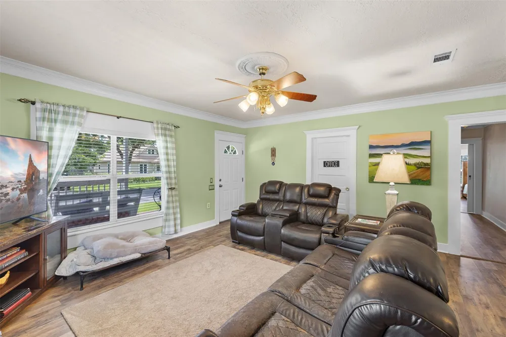 410 Cochran Street Bellville, TX 77418