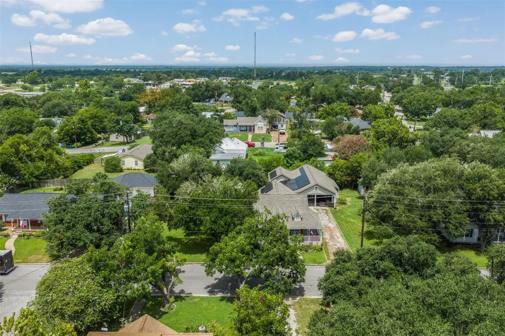 410 Cochran Street Bellville, TX 77418