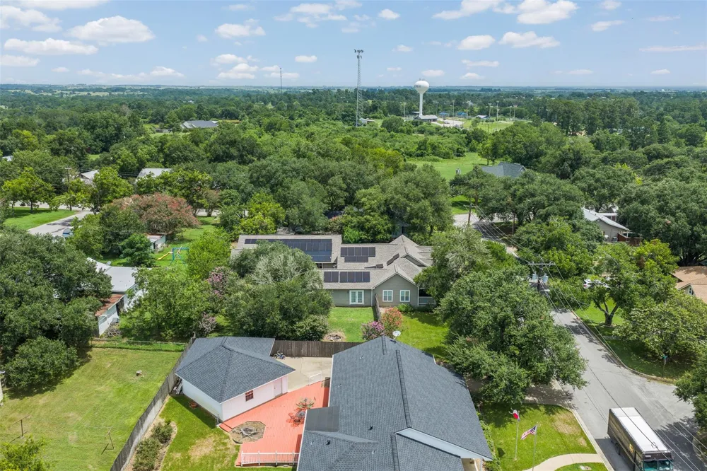 410 Cochran Street Bellville, TX 77418