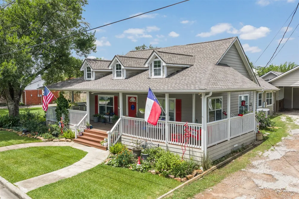 410 Cochran Street Bellville, TX 77418