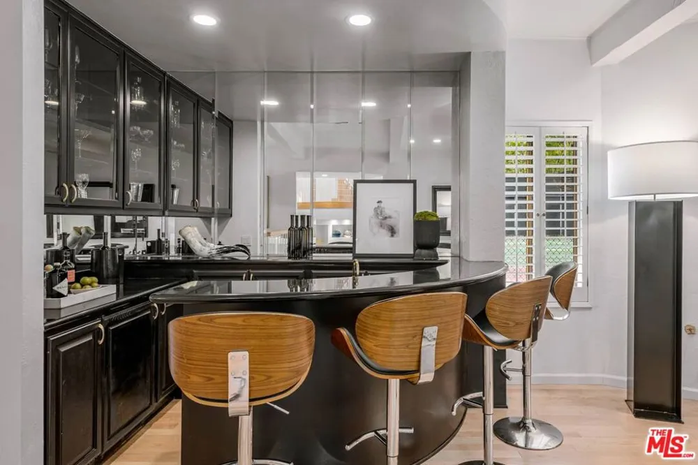 17765 Camino De Yatasto Pacific Palisades, CA 90272
