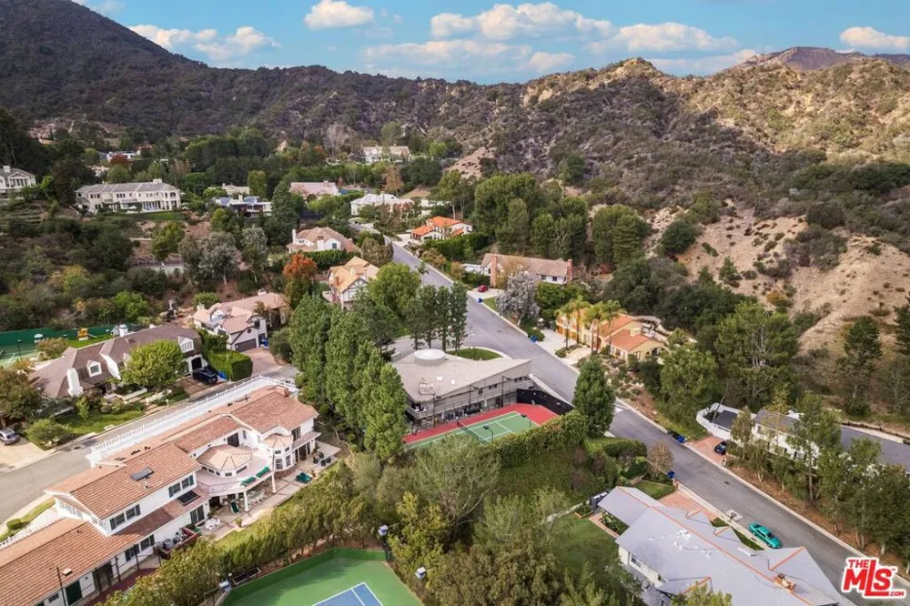 17765 Camino De Yatasto Pacific Palisades, CA 90272