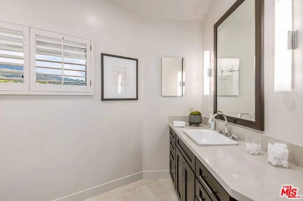 17765 Camino De Yatasto Pacific Palisades, CA 90272