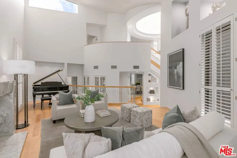 17765 Camino De Yatasto Pacific Palisades, CA 90272