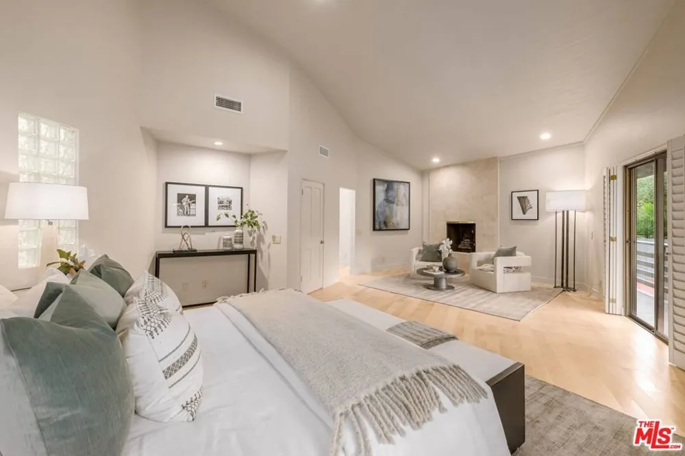 17765 Camino De Yatasto Pacific Palisades, CA 90272