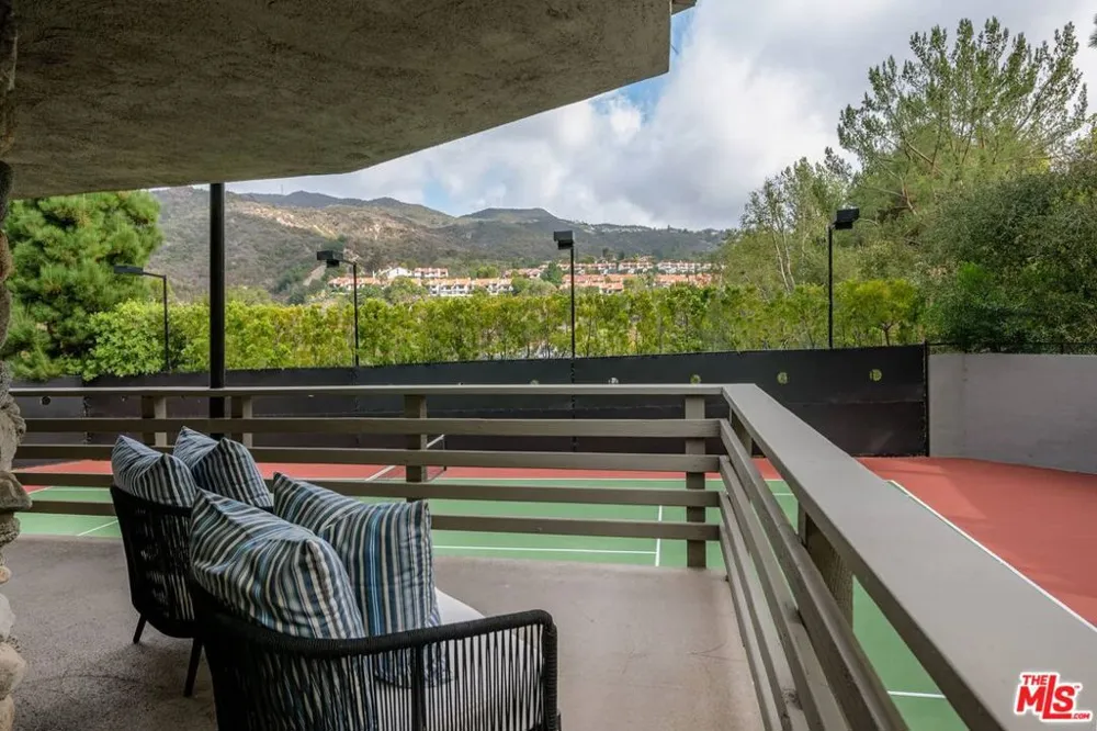 17765 Camino De Yatasto Pacific Palisades, CA 90272