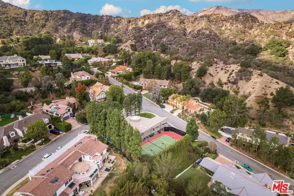 17765 Camino De Yatasto Pacific Palisades, CA 90272