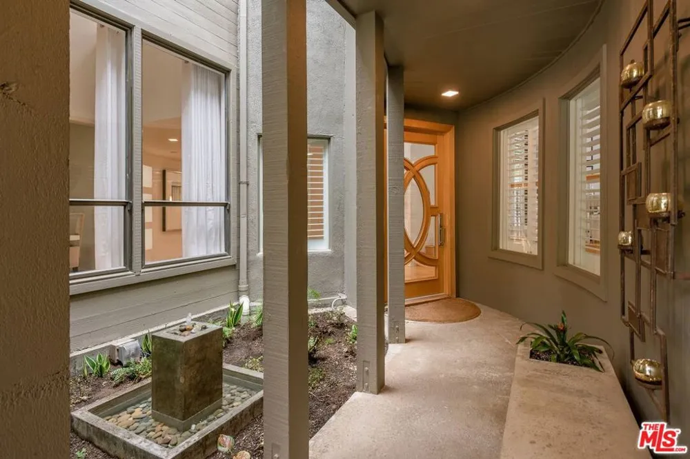 17765 Camino De Yatasto Pacific Palisades, CA 90272
