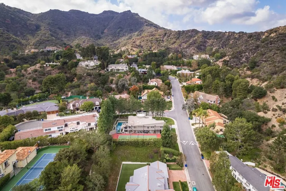 17765 Camino De Yatasto Pacific Palisades, CA 90272